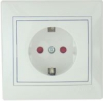 Lezard MIRA розетка с/з cо шторкой белая 701-0202-124